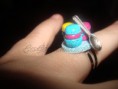 /album/galerie-de-photos-galerie-photos/bague-petits-macarons-assiette3-jpg/